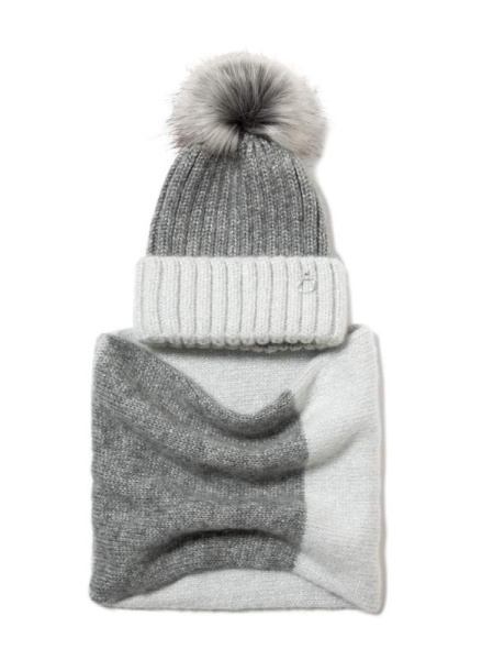 Вязаная шапочка из пряжи с мохером и шерстью Вязаная шапочка из пряжи с мохером и шерстью