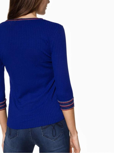 Ультрамодный джемпер в рубчик с контрастными манжетами и мерцающим блеском 835 Ультрамодный джемпер в рубчик с контрастными манжетами и мерцающим блеском 835