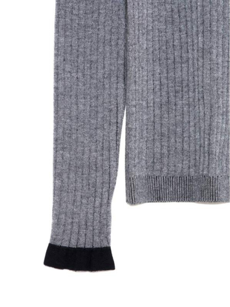 Стильный  вязаный  джемпер в рубчик с рюшами LDK 063